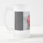Himbeeren, frisch in einer Schüssel Mattglas Bierglas (Links)