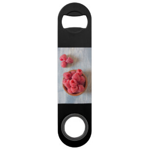 Himbeeren, frisch in einer Schüssel Speedflaschenöffner