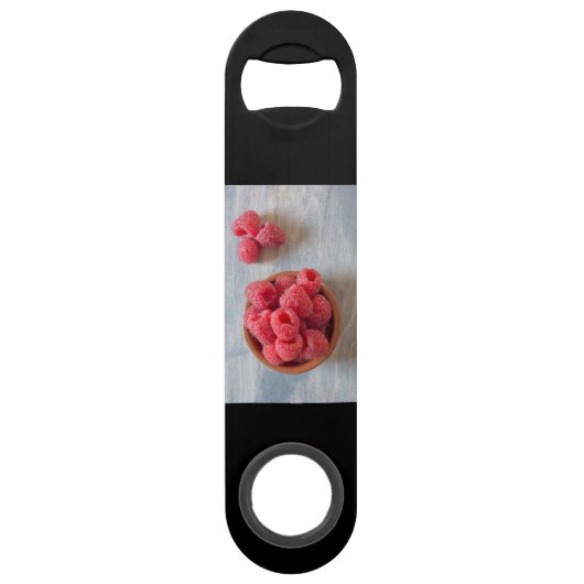 Himbeeren, frisch in einer Schüssel Speedflaschenöffner (Rückseite)