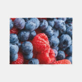 Himbeeren und Blaubeeren Fleecedecke (Vorderseite (Horizontal))