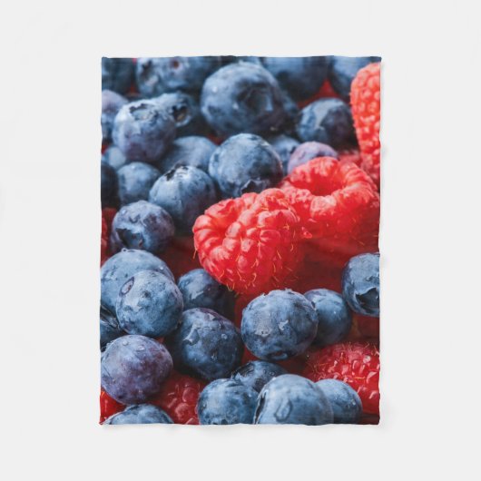 Himbeeren und Blaubeeren Fleecedecke (Vorderseite)