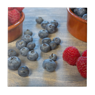 Himbeeren und Blaubeeren Fliese