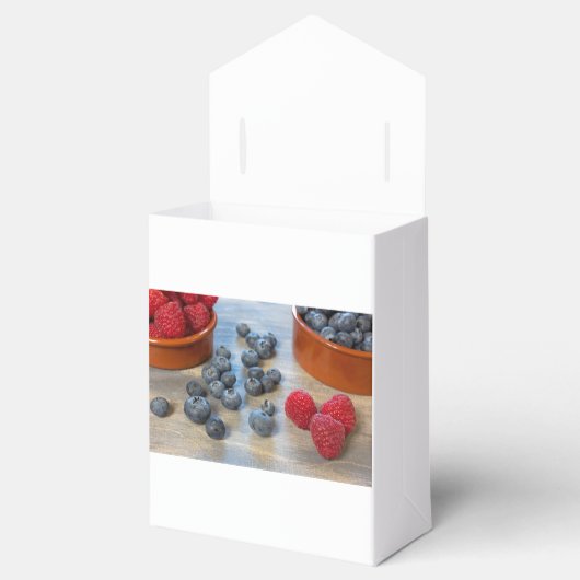 Himbeeren und Blaubeeren Geschenkschachtel (Geöffnet)