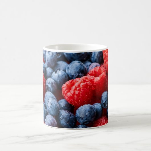 Himbeeren und Blaubeeren Kaffeetasse (Mittel)