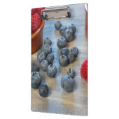 Himbeeren und Blaubeeren Klemmbrett (Links)