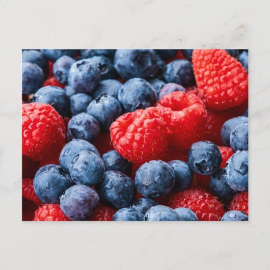 Himbeeren und Blaubeeren Postkarte (Vorderseite)