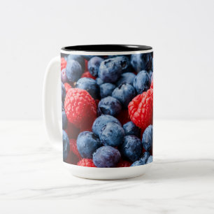Himbeeren und Blaubeeren Zweifarbige Tasse