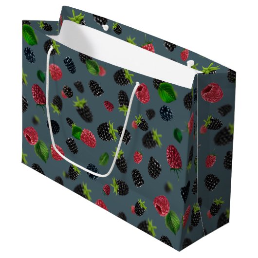 Himbeermuster 2 große geschenktüte (Vorderseite Schrägansicht)