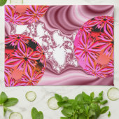 Himbeerrosa Vision, abstrakte Schnee-Flocken Handtuch (Gefaltet)