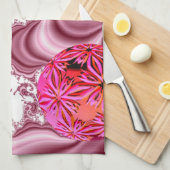 Himbeerrosa Vision, abstrakte Schnee-Flocken Handtuch (Viertel Falte)