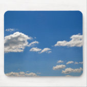 Himmel ist blau und weiße Wolken kommen vorbei Mousepad (Vorne)