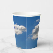 Himmel ist blau und weiße Wolken kommen vorbei Pappbecher (Rechts)
