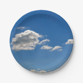 Himmel ist blau und weiße Wolken kommen vorbei Pappteller