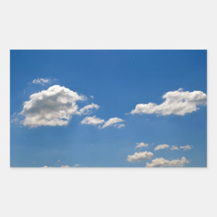 Himmel ist blau und weiße Wolken kommen vorbei Rechteckiger Aufkleber