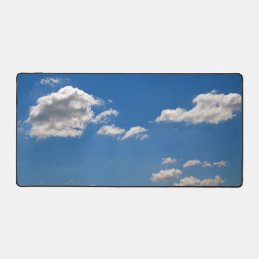Himmel ist blau und weiße Wolken kommen vorbei Schreibtischunterlage (Vorderseite)