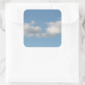 Himmel mit Wolken. Quadratischer Aufkleber (Tasche)