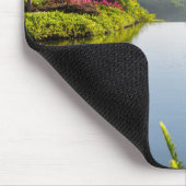 Himmel reflektiert im ruhigen tropischen See Mousepad (Ecke)