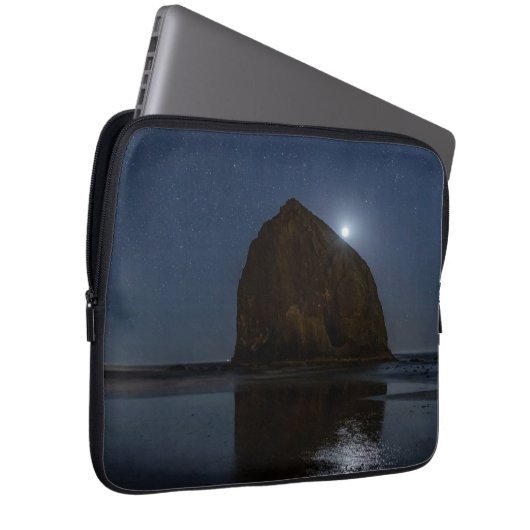 Himmel über dem Haystack Rock | Cannon Beach, Oreg Laptopschutzhülle (Vorne Rechts)