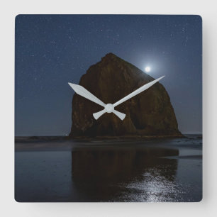 Himmel über Haystack Rock   Cannon Beach, Oregon Quadratische Wanduhr