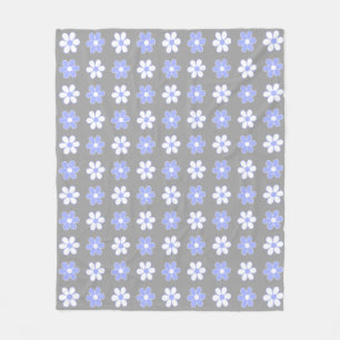 Himmelblau und weiße Blumen auf Silbergrau Fleecedecke