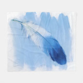 Himmelblaue Feder Boho-Wasserfarbe Minimalistische Fleecedecke (Vorderseite (Horizontal))