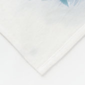 Himmelblaue Feder Boho-Wasserfarbe Minimalistische Fleecedecke (Ecke)