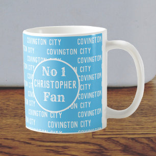Himmelblaue Fußballfans oder Fußballanhänger Kaffeetasse