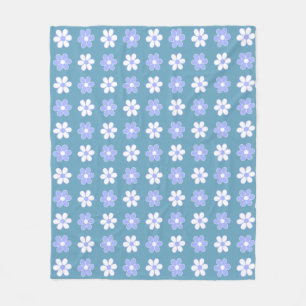 Himmelblaue und weiße Blumen auf Blau Fleecedecke