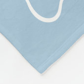 Himmelblauer welliger Rand monogrammiert Fleecedecke (Ecke)