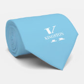Himmelblaues elegantes Monogramm + Name Krawatte (Gerollt)