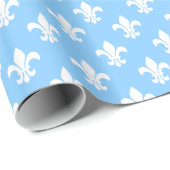 Himmelblaues weißes Fleur-de-Lis-Muster Geschenkpapier (Rolleneckpunkt)