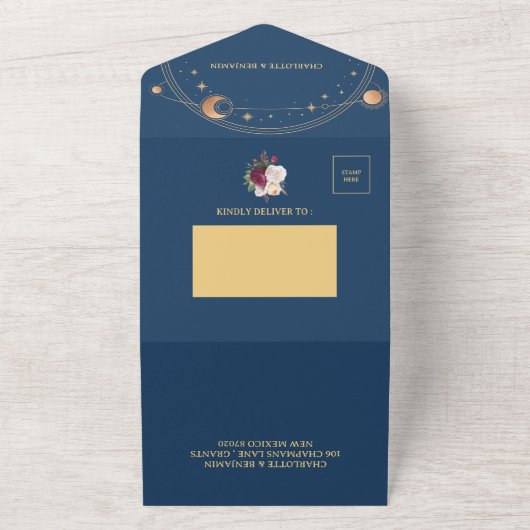 Himmelshochzeit in Burgundy Floral Night All In One Einladung (Außenbereich)