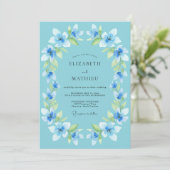 Himmlisch blaue Blumenlorbeer-Hochzeit Einladung (Stehend Vorderseite)