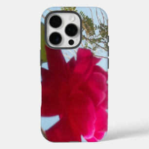 Himmlische Blüte Eine rote Rose gegen den blauen iPhone 16 Pro Hülle