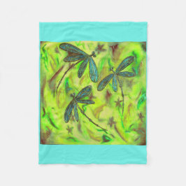 Himmlische Libellen auf einem Sternenhimmel Fleecedecke