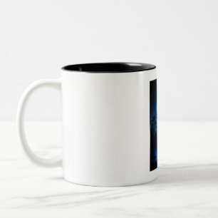 Himmlische mondbeschienene Waldreflexionsästhetik Zweifarbige Tasse