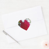 Himmlisches Blut: Eine Rose gegen den Himmel Herz-Aufkleber (Umschlag)