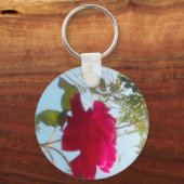 Himmlisches Blut: Eine Rose gegen den Himmel Schlüsselanhänger (Vorderseite)