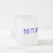 HINSICHTLICH DER TASSE (Vorderseite Links)