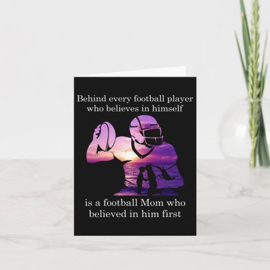 Hinter dem Fußball glaubt der Spieler an sich selb Karte (Vorderseite)