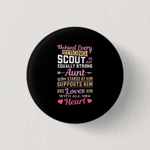 Hinter dem Scout ist eine starke Tante Button