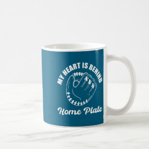 Hinter der Home-Plate-Baseballtrainer-Illustration Kaffeetasse