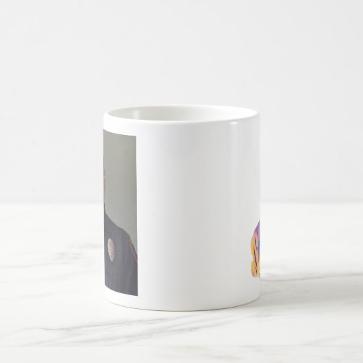 Hinter der Kaffee-Tasse des Blauen Vorhangs Kaffeetasse (Mittel)