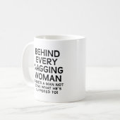 Hinter einer zitternden Frauenarmut Kaffeetasse (Vorderseite Links)