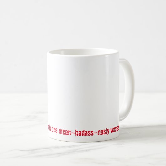 Hinter jedem ekligen Mann… Gemein-Badass-Eklige Kaffeetasse (VorderseiteRechts)