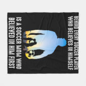 Hinter jedem Fußballspieler steckt eine Fußball-Ma Fleecedecke (Vorderseite (Horizontal))