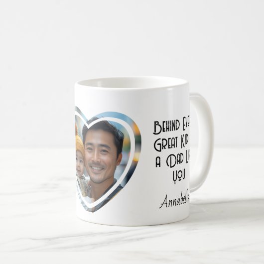 Hinter jedem großartigen Kind steht ein Vater, den Kaffeetasse (VorderseiteRechts)