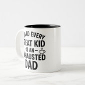 Hinter jedem großen Kind steht ein ausgebeuteter V Zweifarbige Tasse (Vorderseite Links)