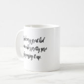Hinter jedem großen Kind steht eine Mutter Moderne Kaffeetasse (Vorderseite Links)
