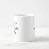 Hinter jedem großen Kind steht eine Mutter Moderne Kaffeetasse (Mittel)